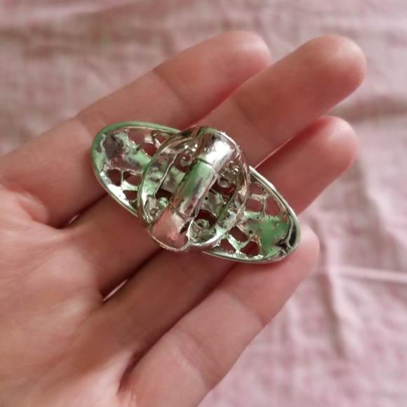 BKE Sparkly Cross Fashion Ring - Picture 5 of 5